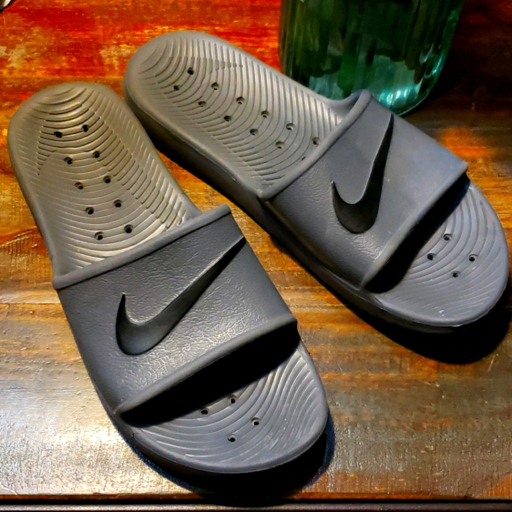 Nike slides mens size 10 w size 11